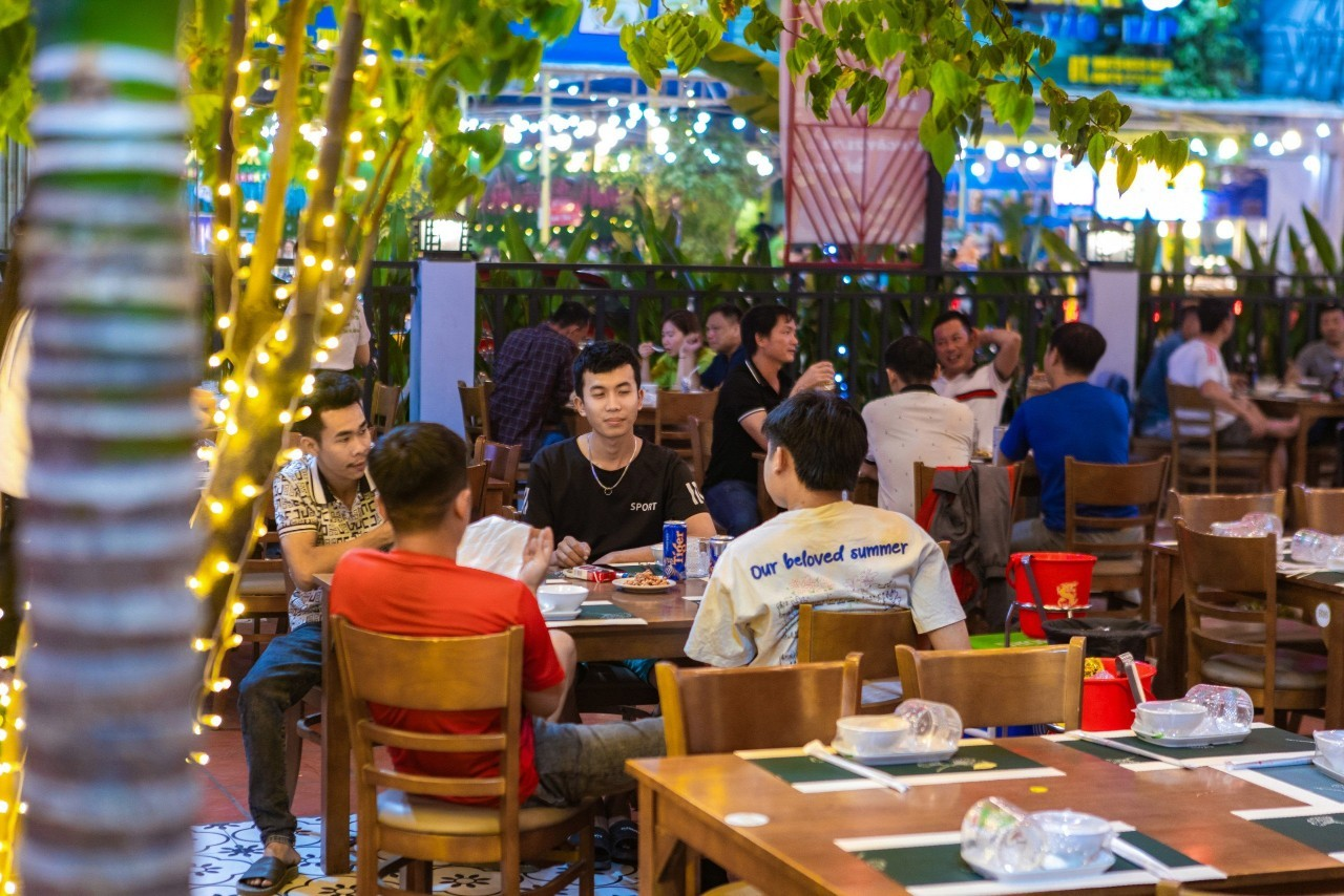 "Giảm Giá 20% Cho Nhóm Từ 4 Người – Rủ Bạn Bè Đi Ăn Hải Sản Thôi!"