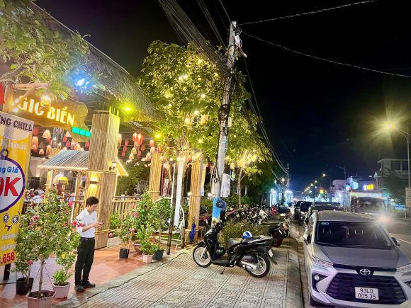 Không gian quán Gió Biển